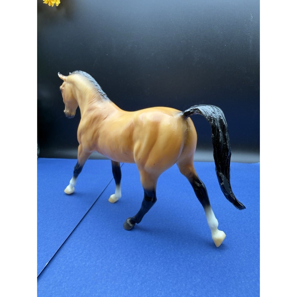 Breyer Horse #953 BUCKSKIN HANOVERIAN FREEDOM SERIES 1:12 SCALE 2019 - Picture 5 of 15